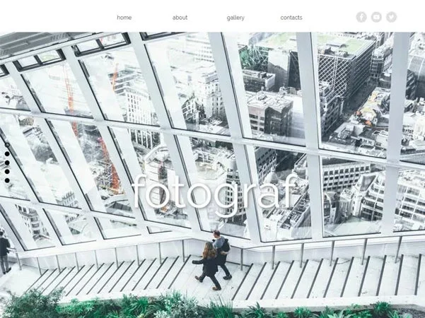 Template „Fotograf“ von WebSite X5 mit Full-Height-Layout und elegantem Design